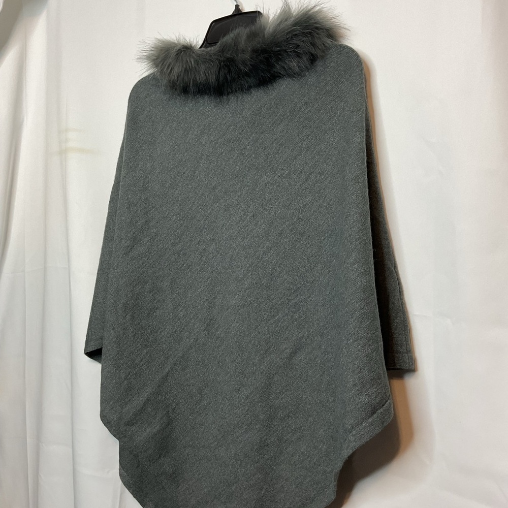 Crosstree Lane womens gray poncho NWT one size - Picture 4 of 6